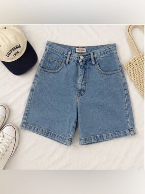 Vintage Guess USA Denim Shorts Made in USA Light Wash Mom Jean Shorts 30